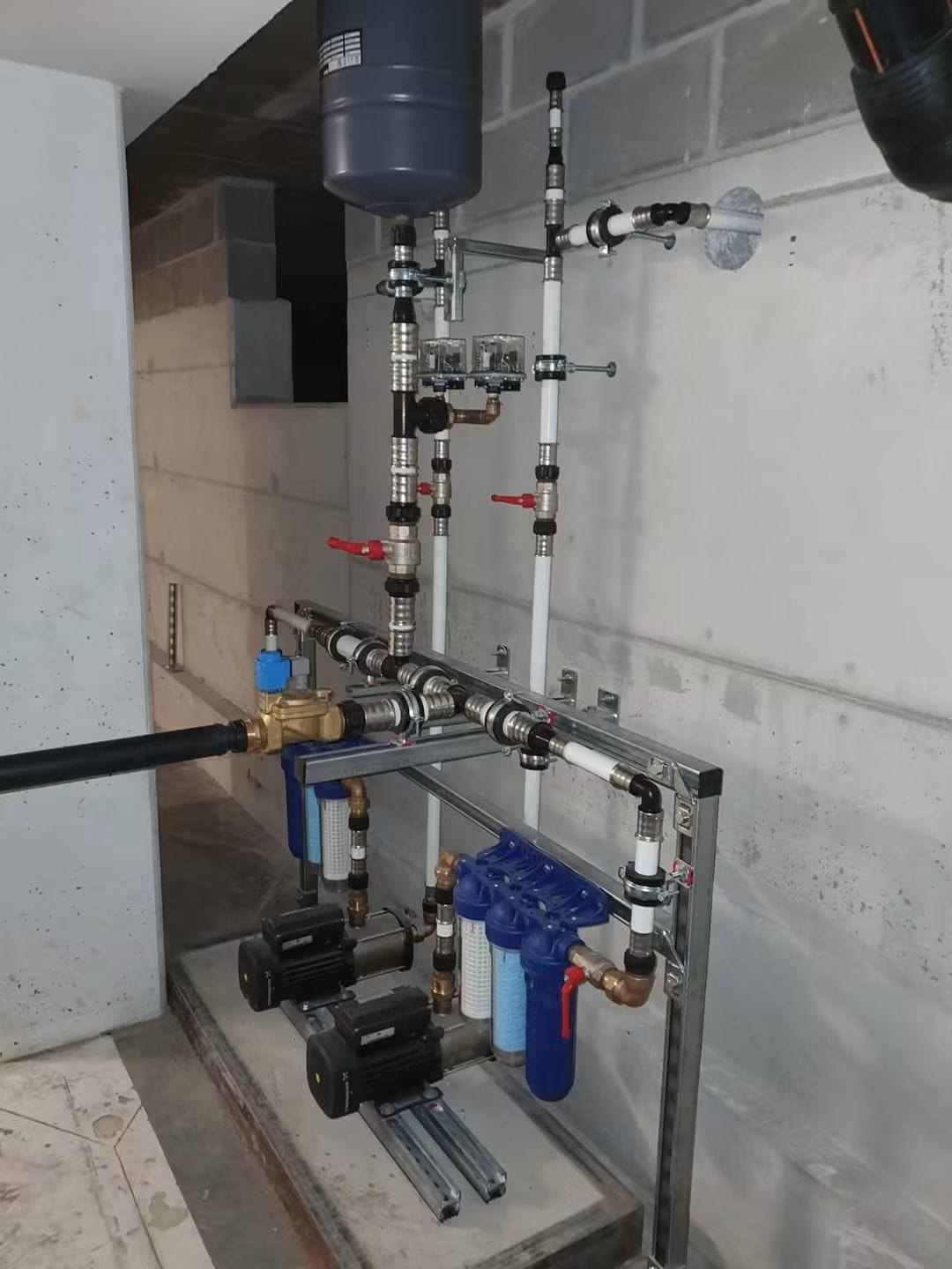 Filtration, pompes et vase d’expansion